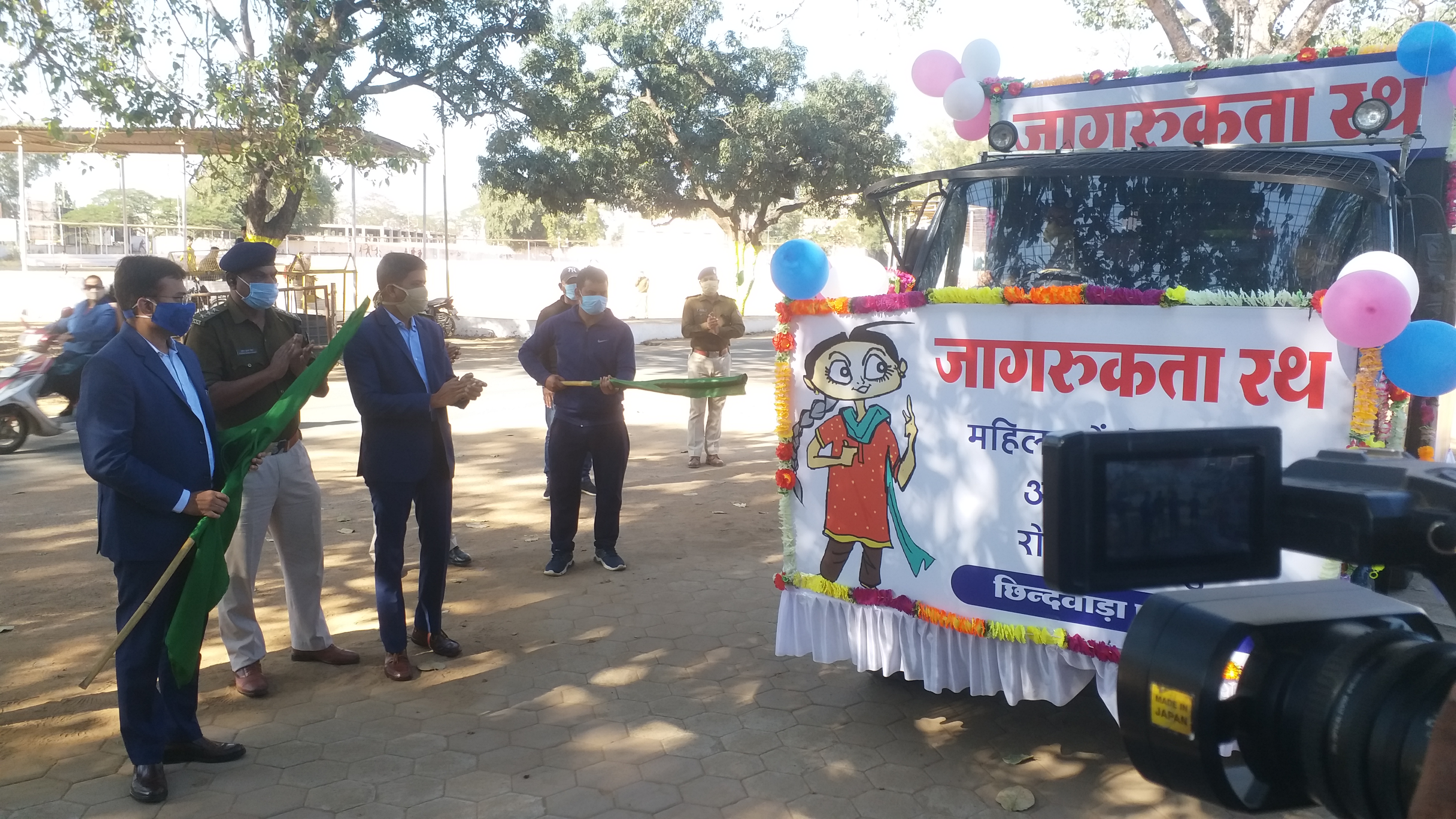 The collector flagged off the awareness chariot in Chhindwara