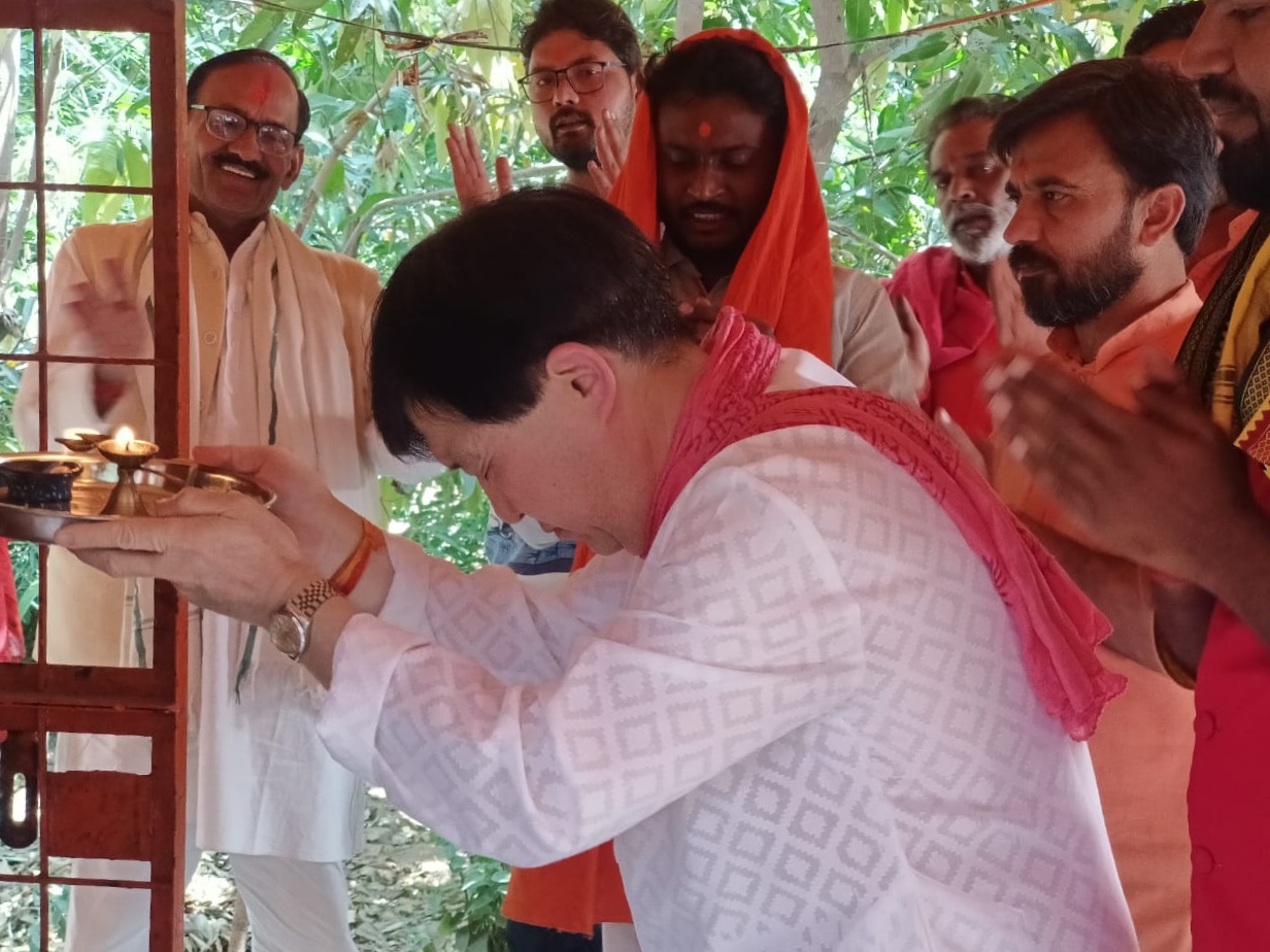 japanese tourist convert to hinduism in khajuraho