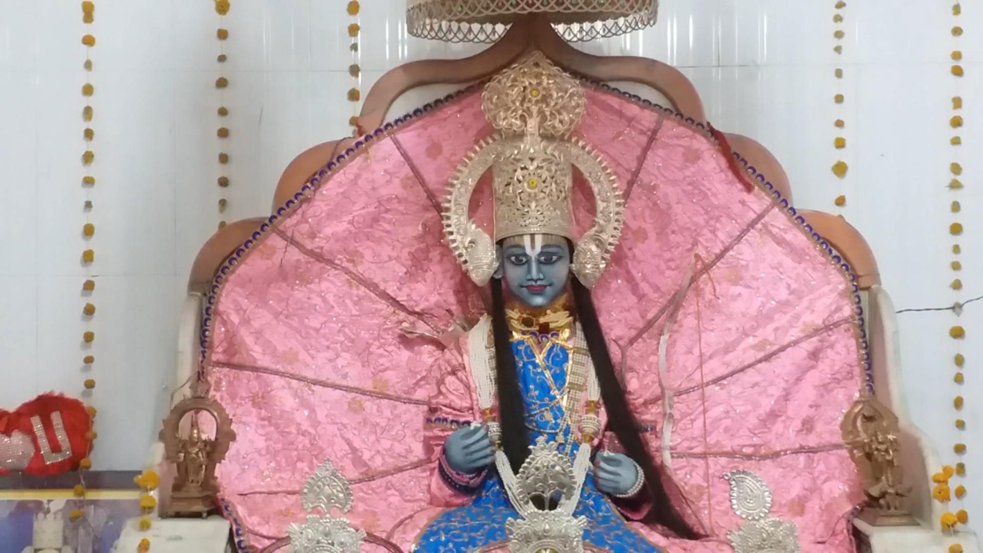 lord ram is seated alone in ajanubhuj temple