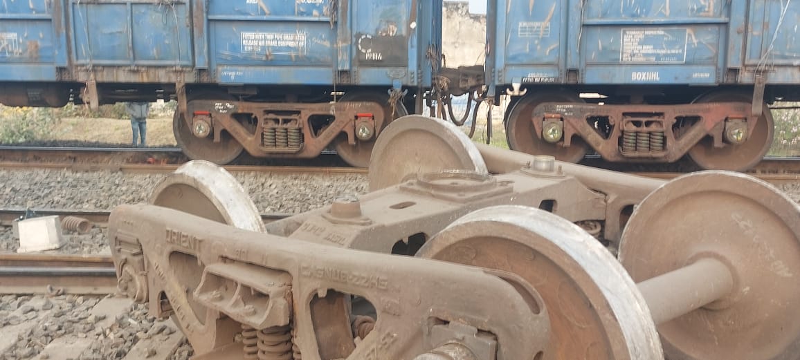 Goods train derailed after hitting cattle