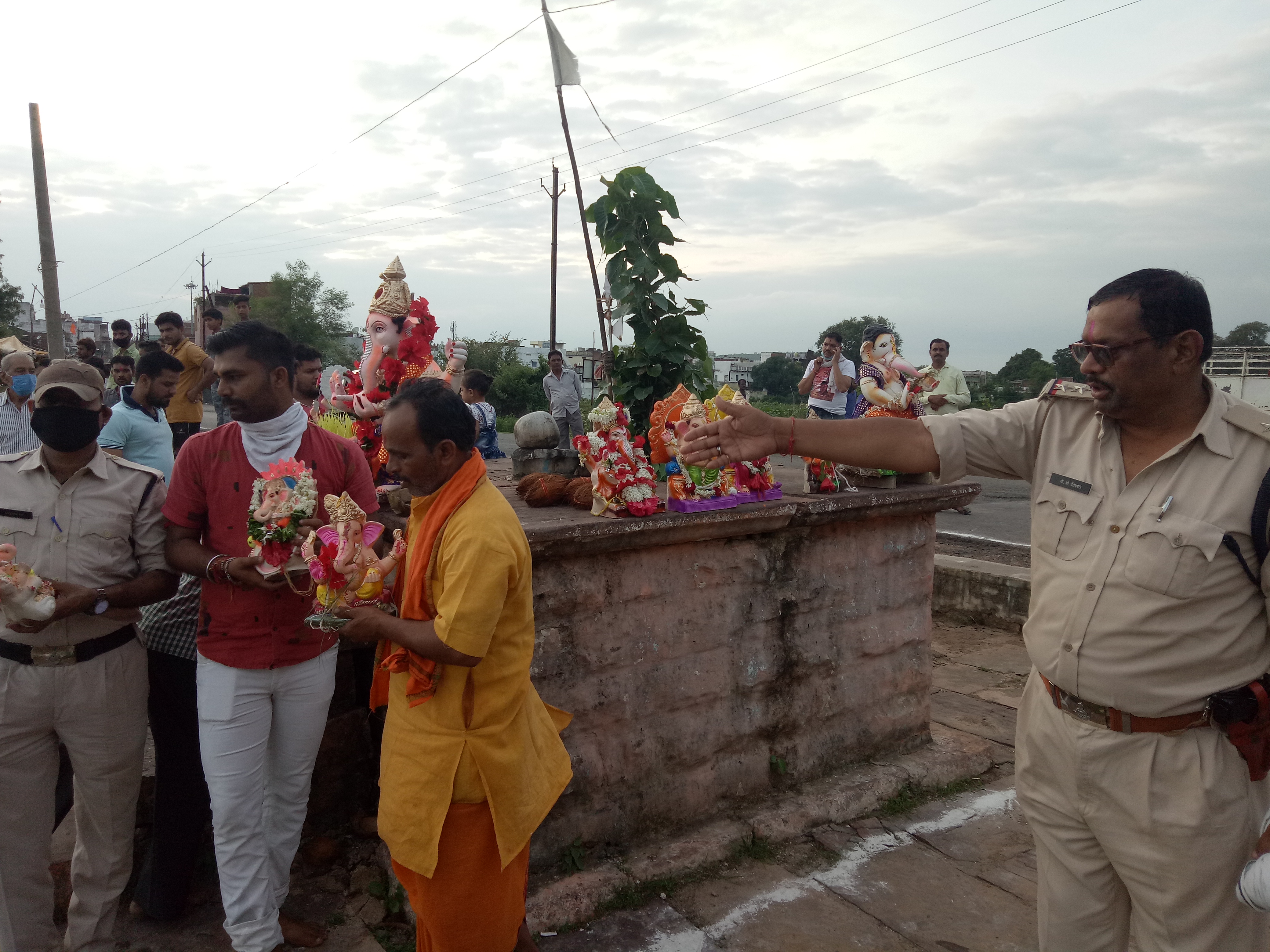 प्रशासनिक बनाकर गणेश प्रतिमाओं का कराया गया विसर्जन