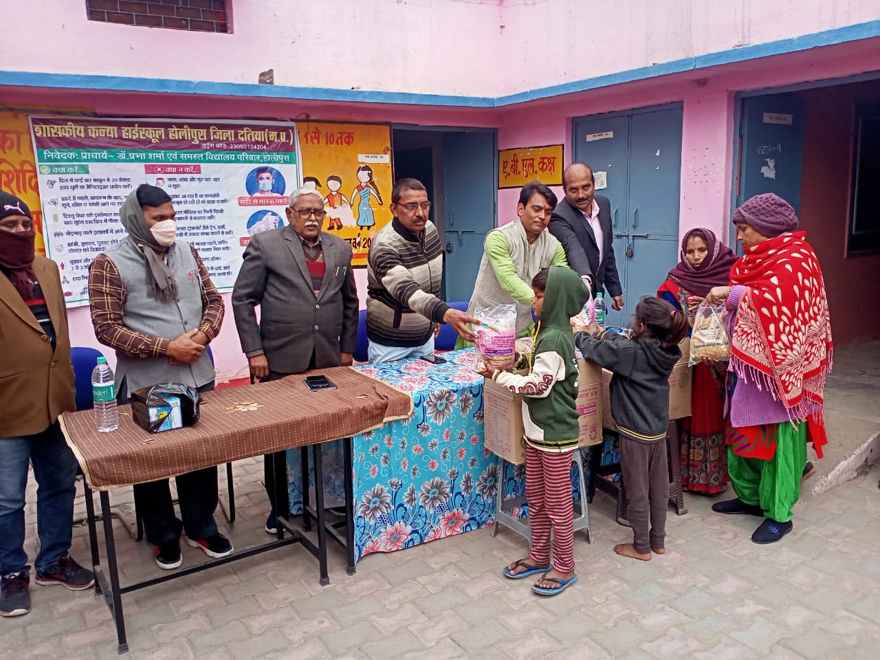 Delivery of packets of dry ration pulses oil in Holipura  school