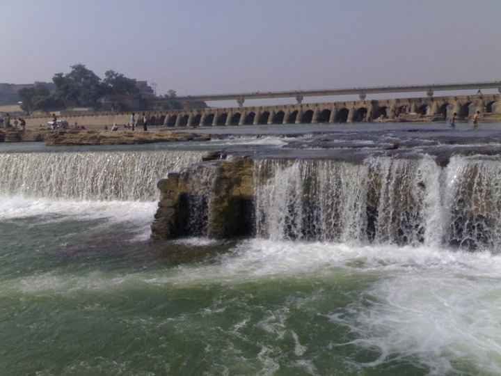 Thousands of devotees took a holy dip in Sindh river