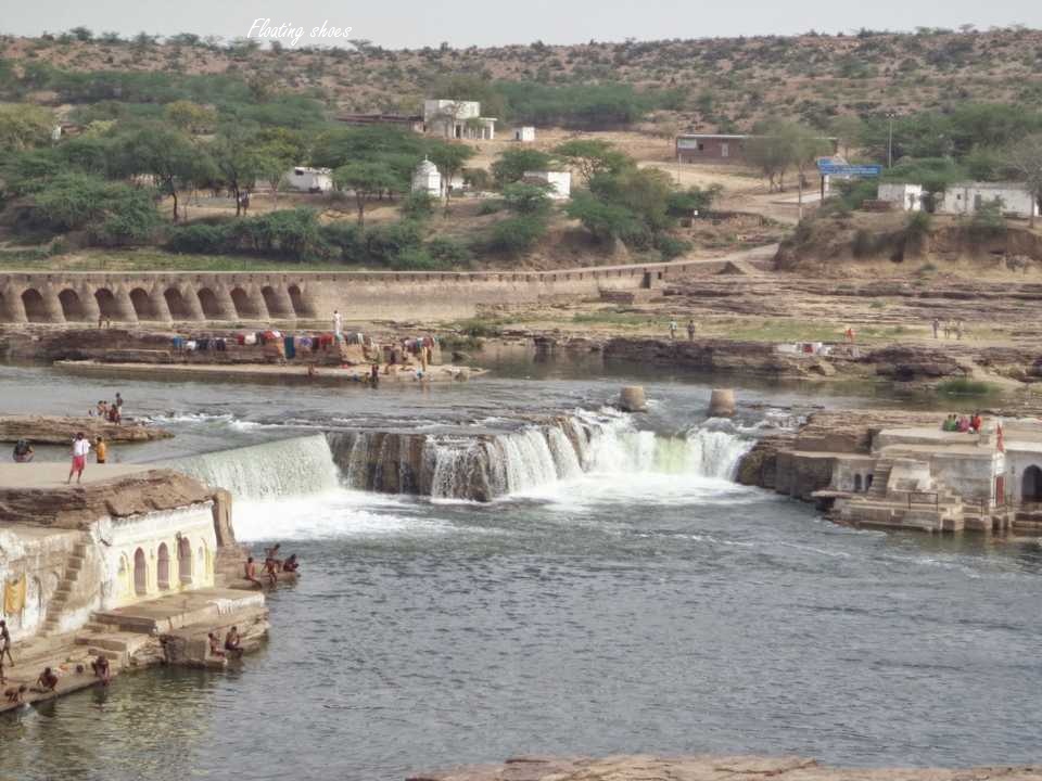 Thousands of devotees took a holy dip in Sindh river