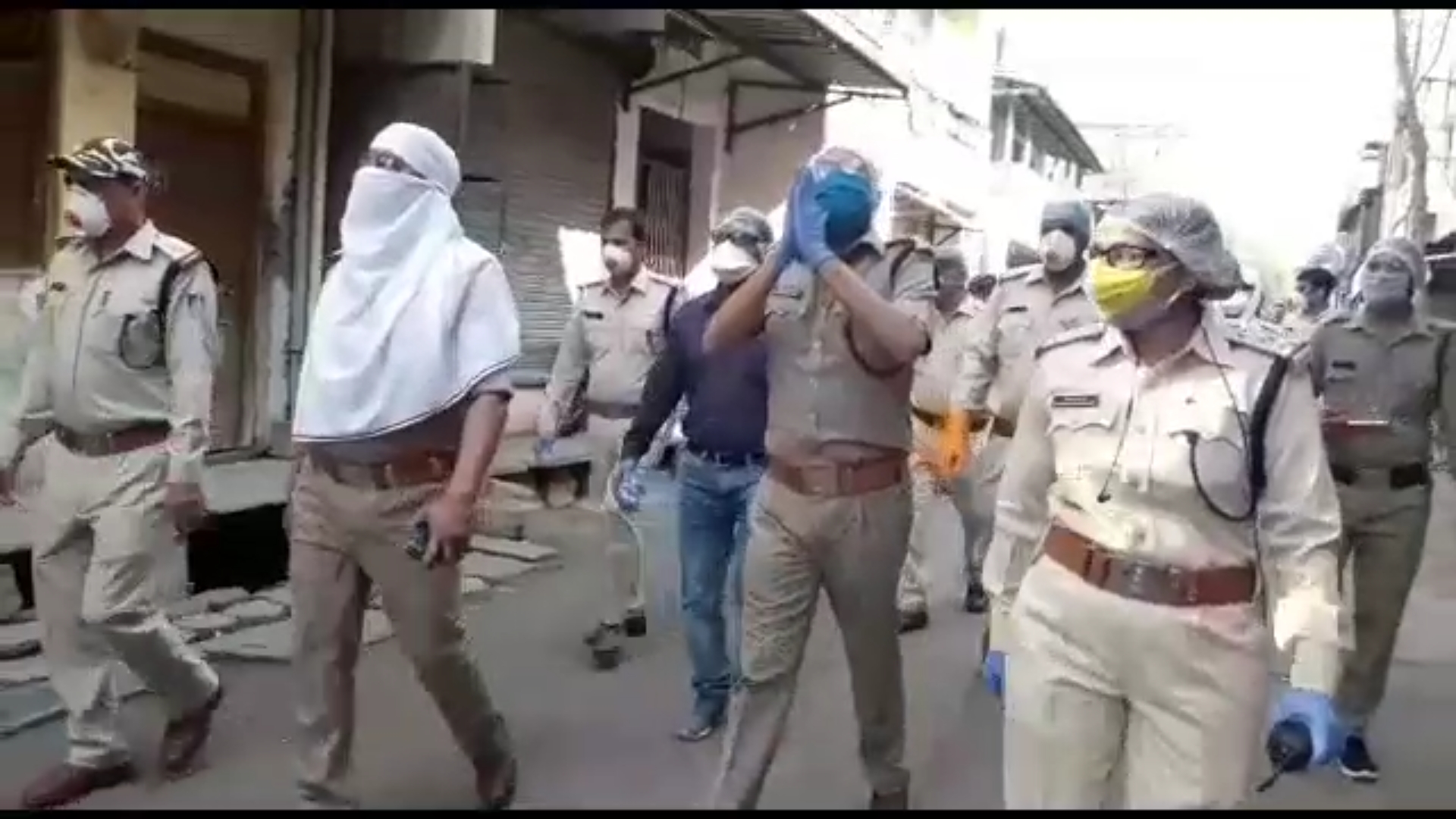 Dewas Police has taken a march on foot and appealed to people to stay in the house