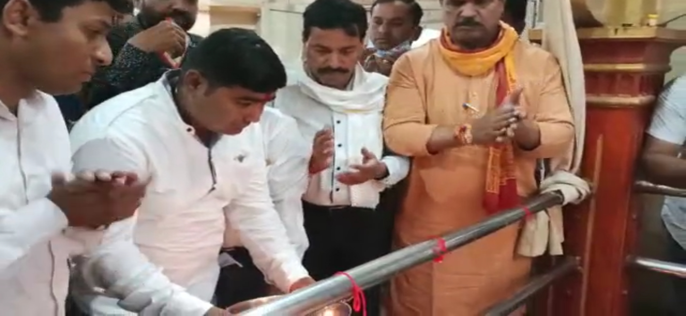 Congressmen recite Hanuman Chalisa in Hatpipalya