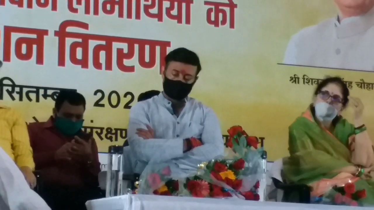 Minister Rajyavardhan Singh Dattigaon seen sleeping on the stage