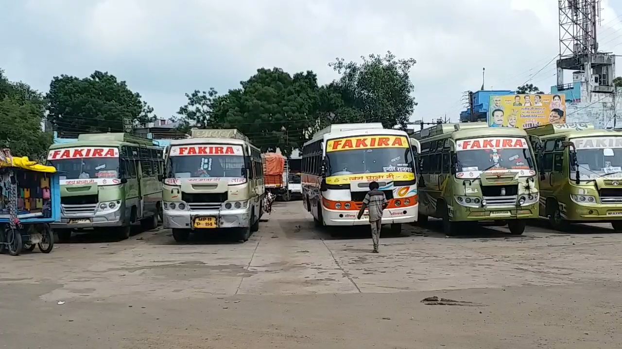 Vehicle traders suffer huge loss due to lockdown in dhar