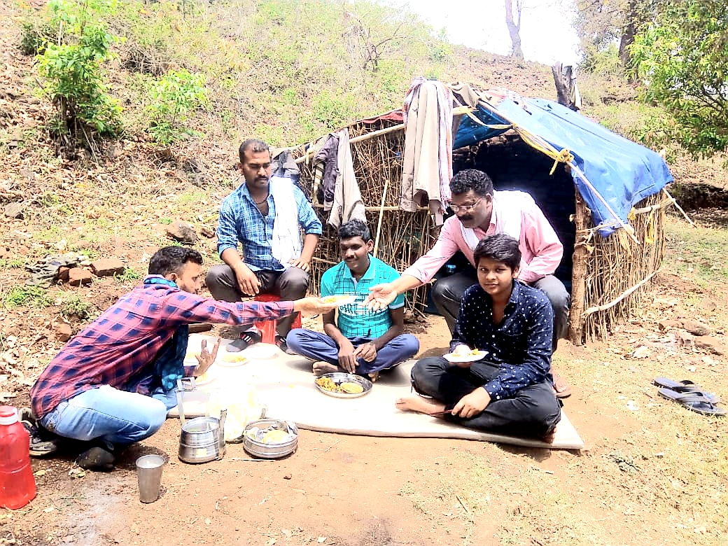 Samanpur social workers came forward to help the blind Baiga