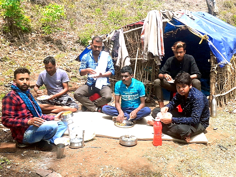 Samanpur social workers came forward to help the blind Baiga