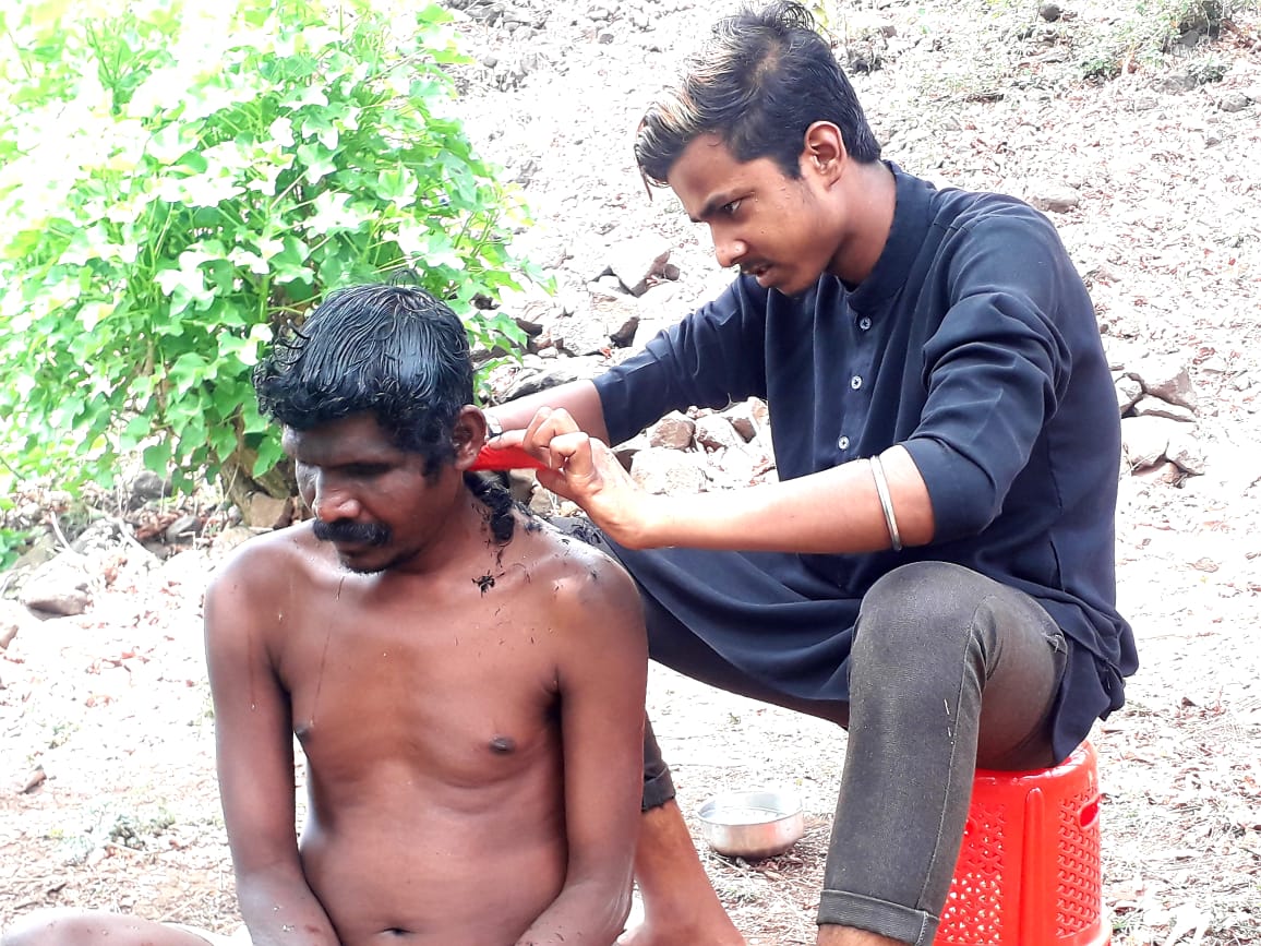 Samanpur social workers came forward to help the blind Baiga