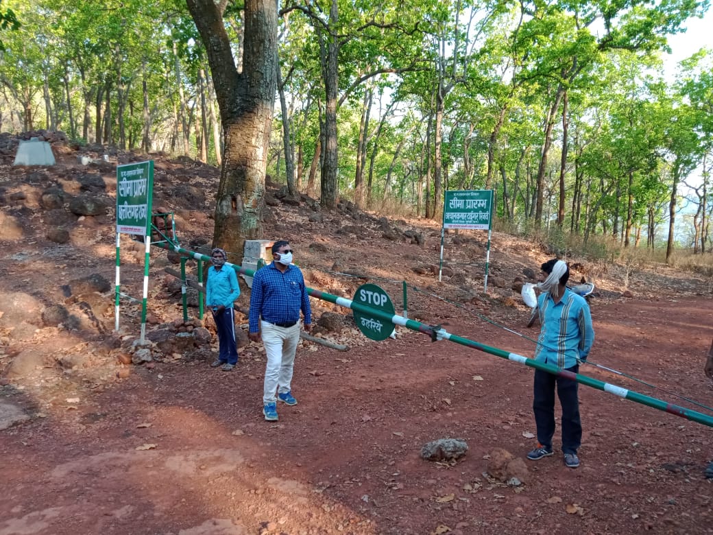 tehsildar-review-arrangements-at-the-border-of-madhya-pradesh-chhattisgarh