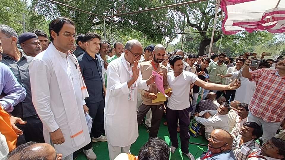 digvijay singh apologizes to journalists in guna