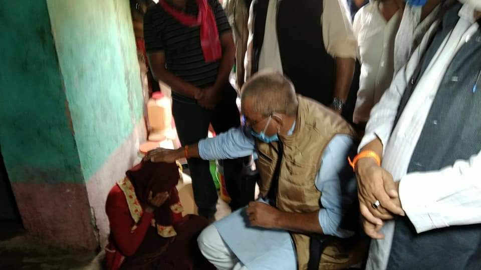 Minister Mahendra Singh Sisodia met the victims