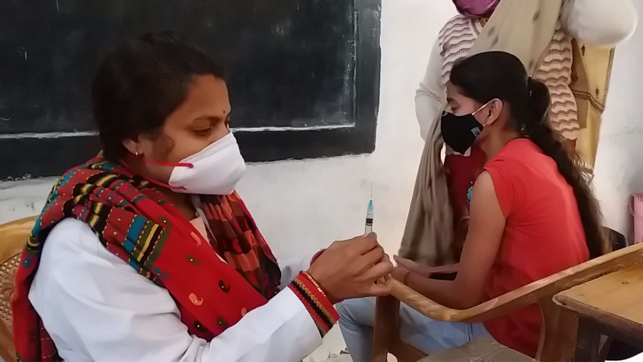 Teenagers happy after vaccination