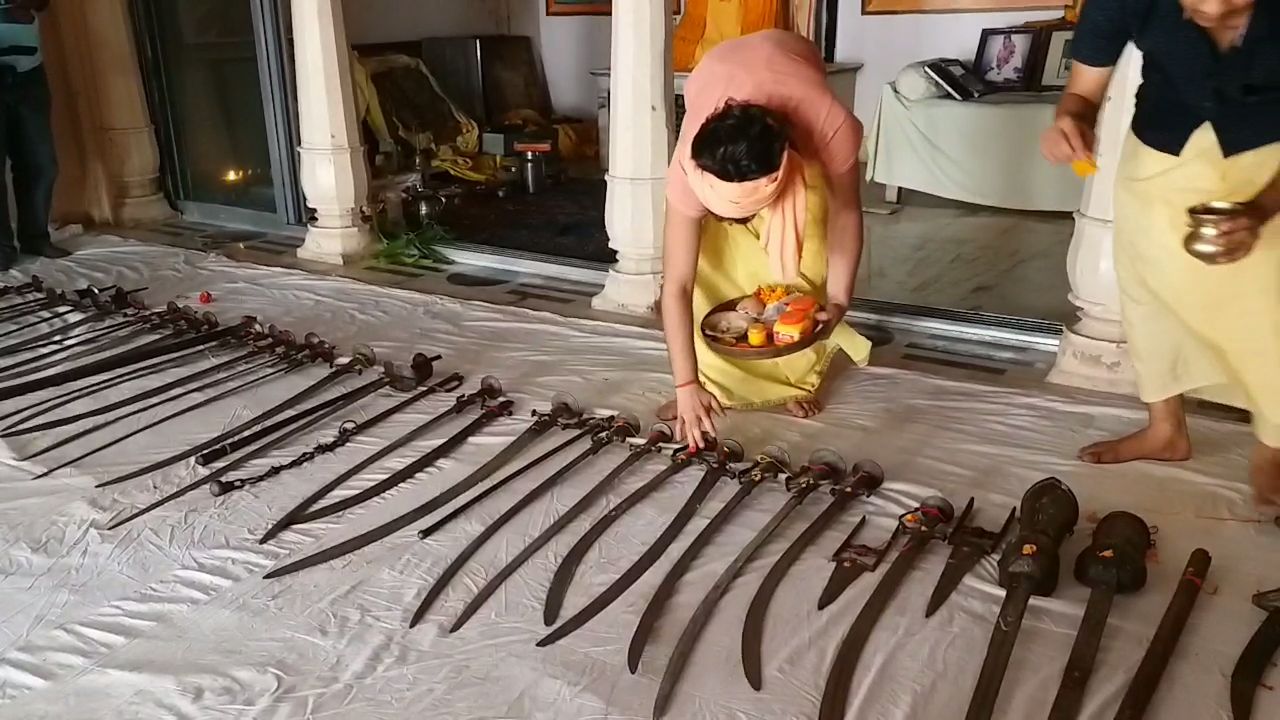 Historical Weapons worship