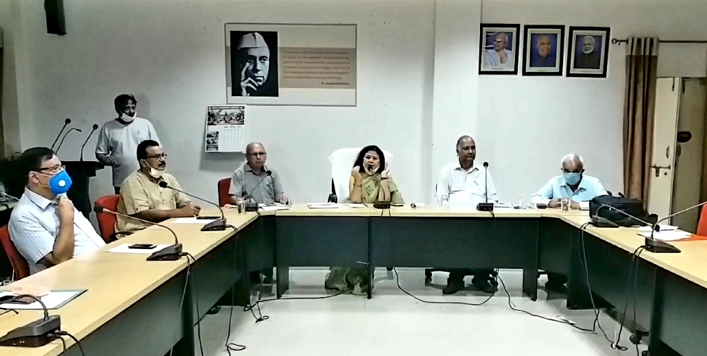 Vice Chancellor Sangeeta Shukla in the meeting