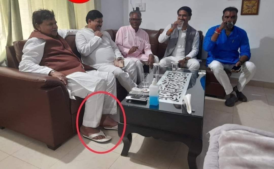 Minister Pradumn Tomar renounced slippers
