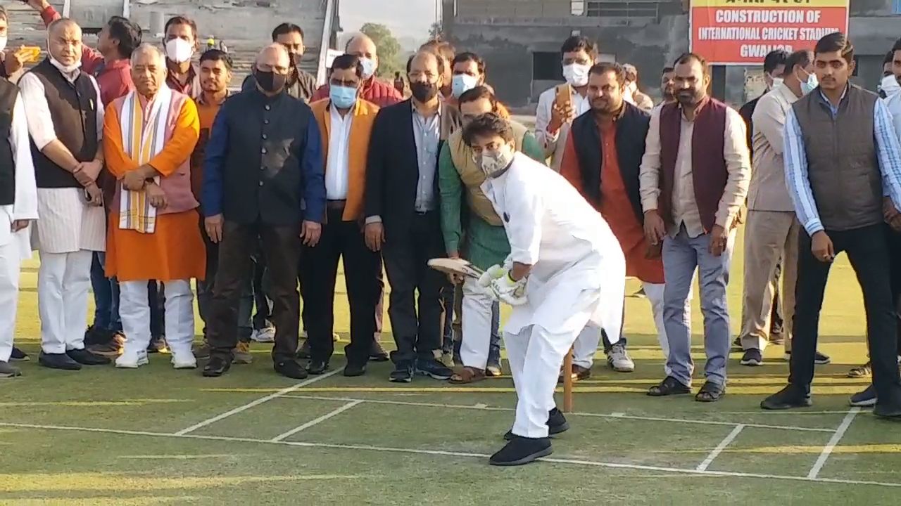 Jyotiraditya Scindia played cricket in gwalior