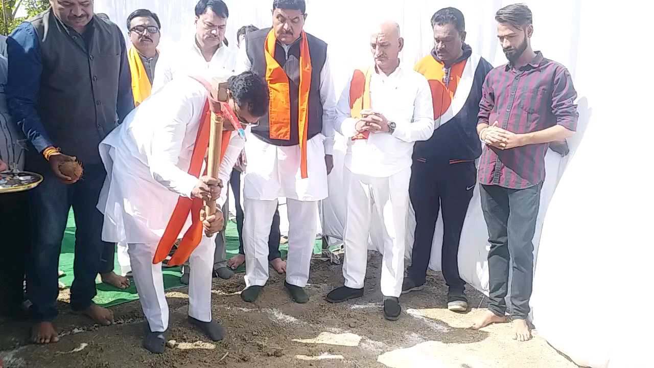 Minister Kamal Patel did Bhoomipujan of Civil Line Police Station In Harda