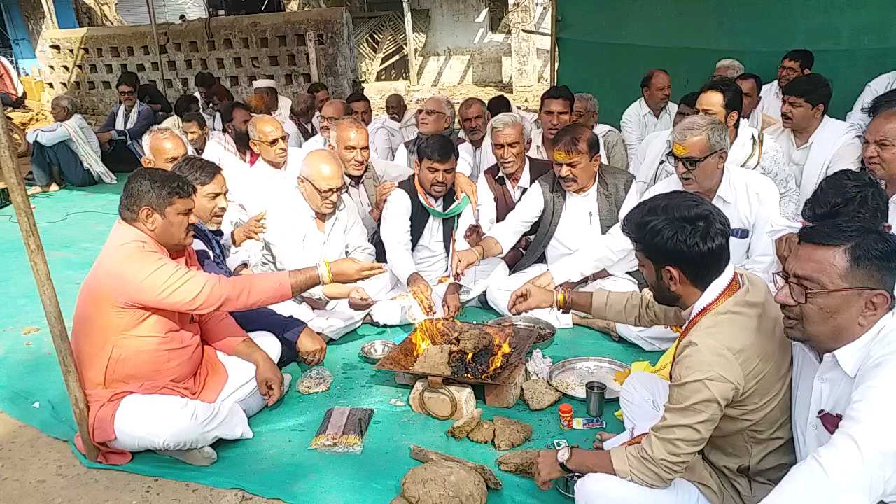 In Havan, congressmen made sacrifices for Kamal Patel's goodwill.