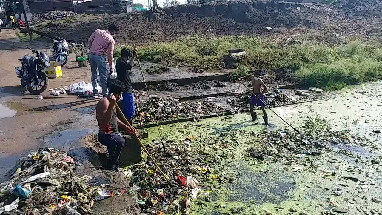 Additional workers kept for 15 days in Harda cleaning the city