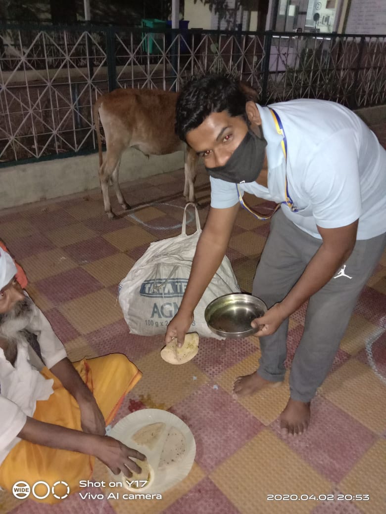 Ram Rahim Roti Bank is providing food to the needy in Hoshangabad.