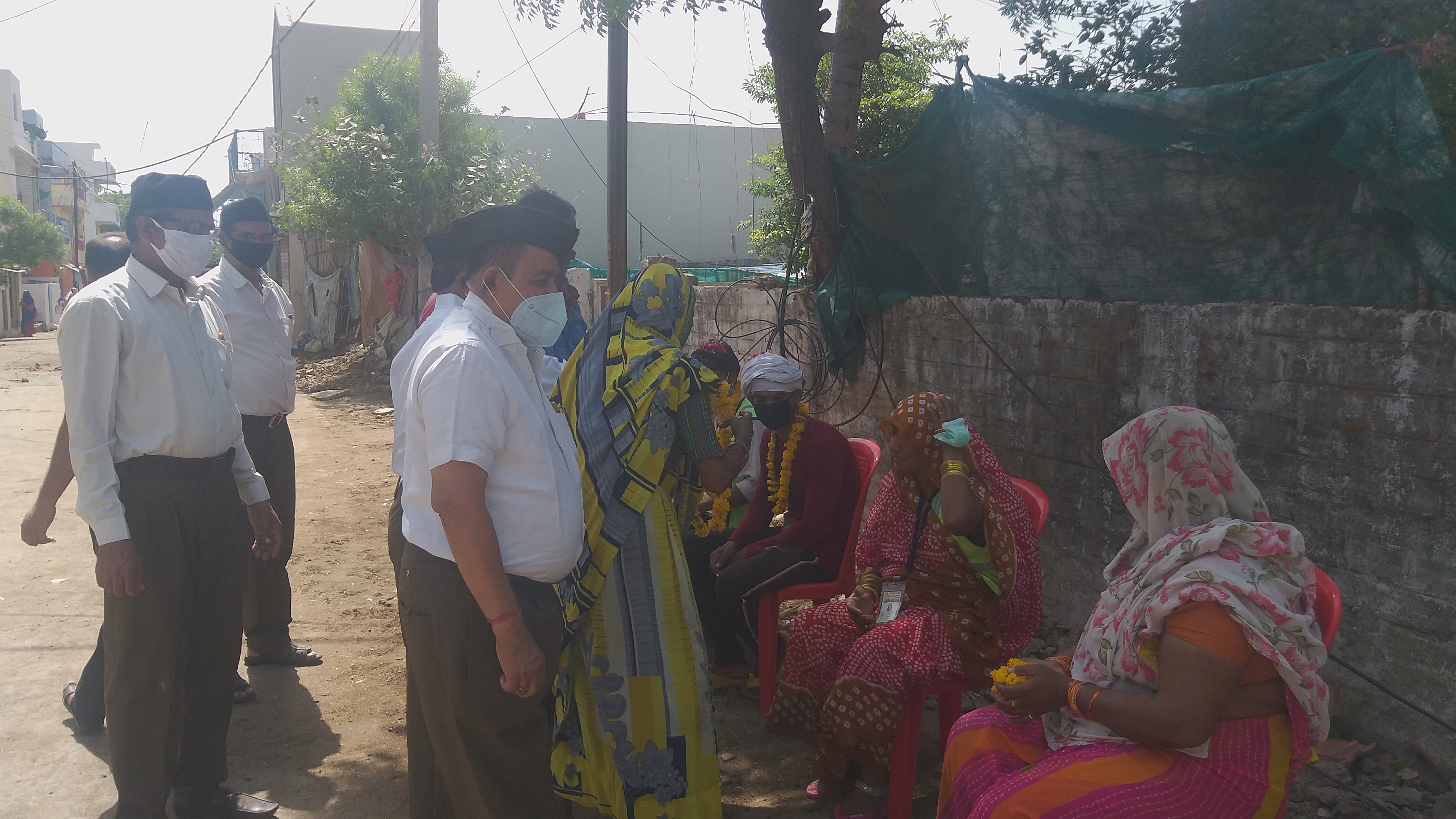 sanitation workers been honoured in itarsi tehsil of hoshangabad