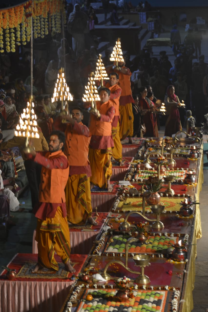 Maharati was performed at Sethani Ghat in Hoshangabad