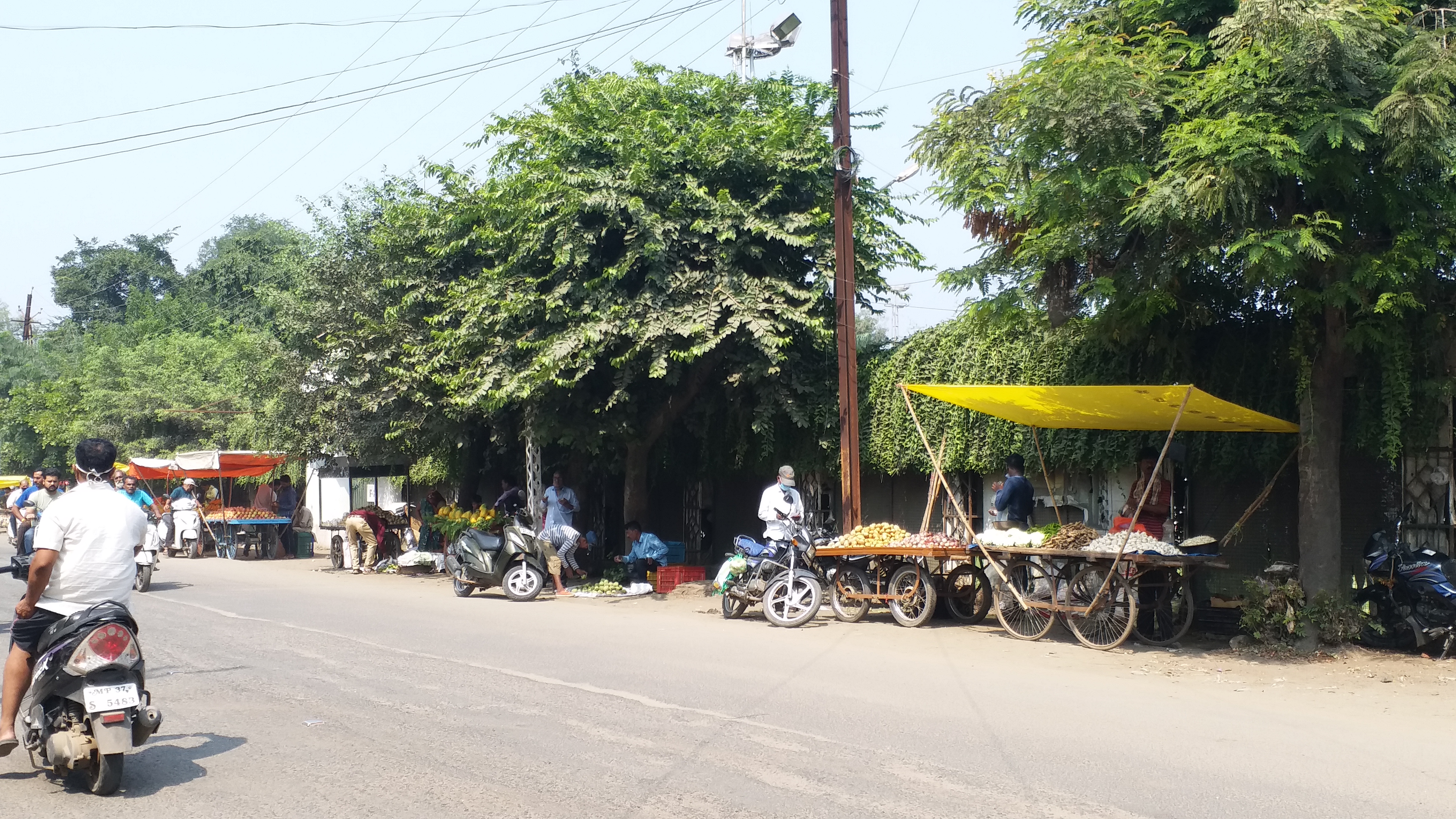 Ban on setting up shop on footpath in Hoshangabad