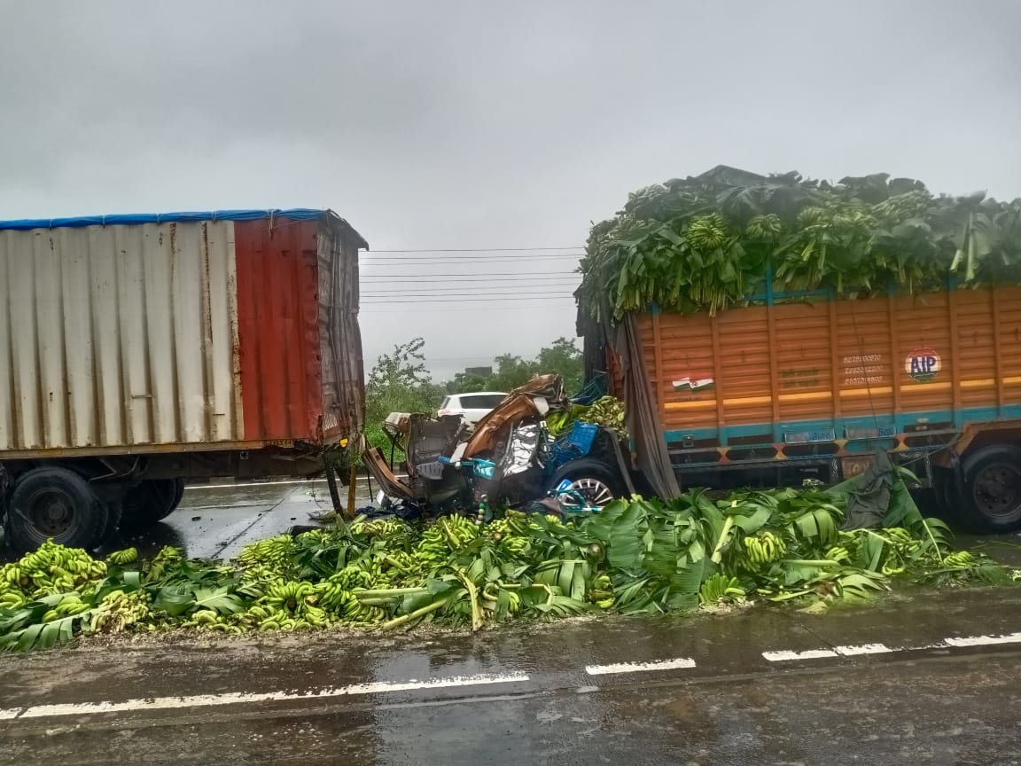 Eicher truck rams into standing truck