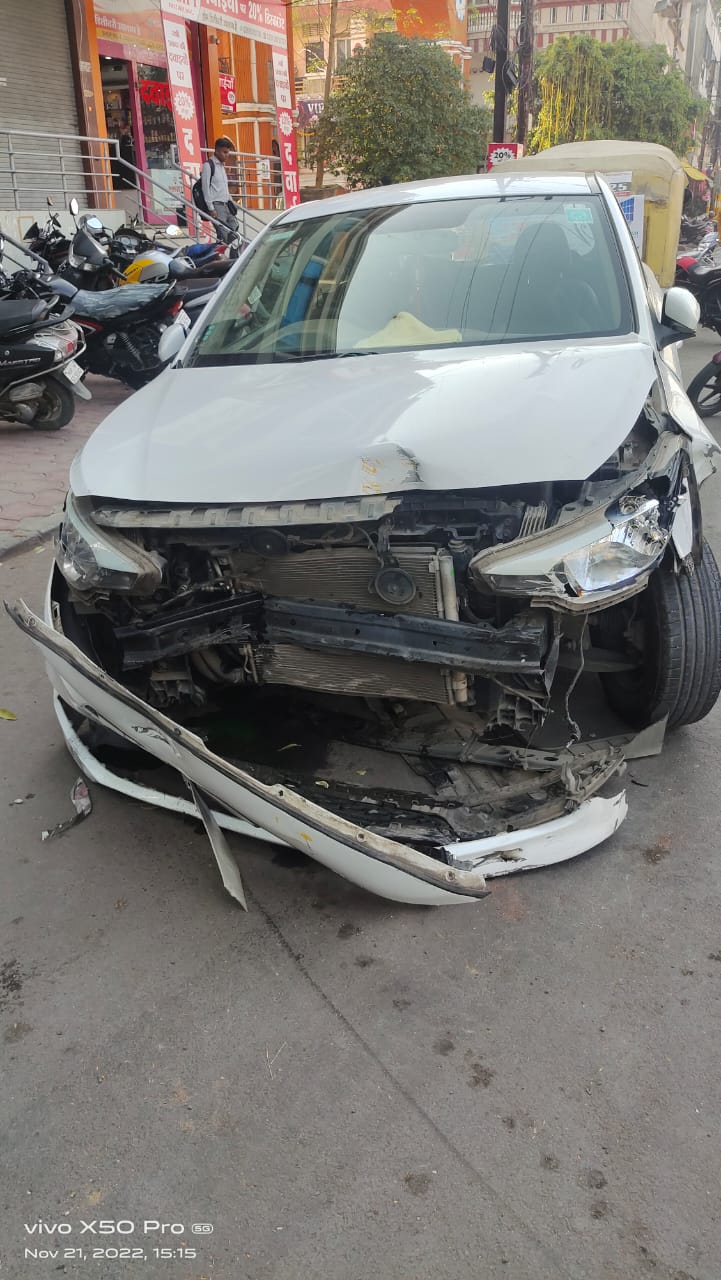 Indore drunken car driver hit several vehicles