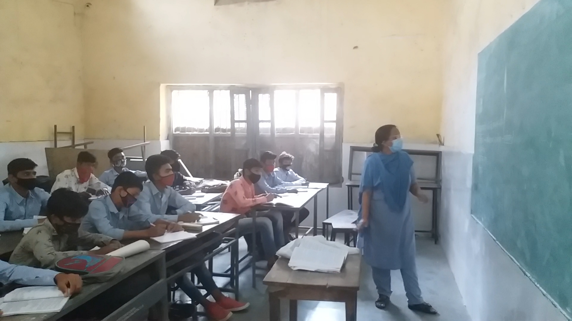 Teacher teaching students