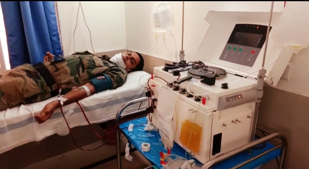 Military personnel donating plasma