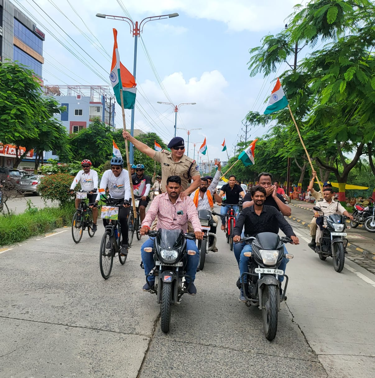 Grand welcome of cycle yatra Indore