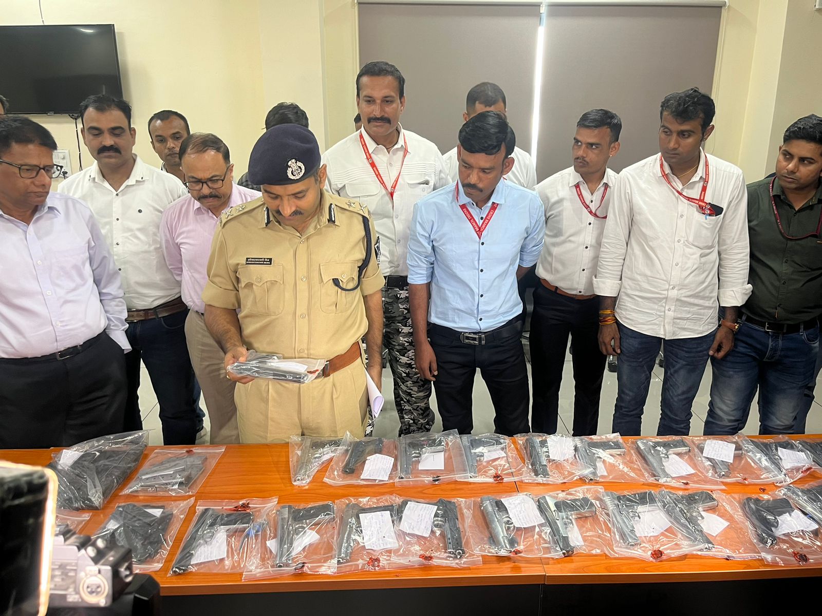 indore crime branch seized illegal weapons