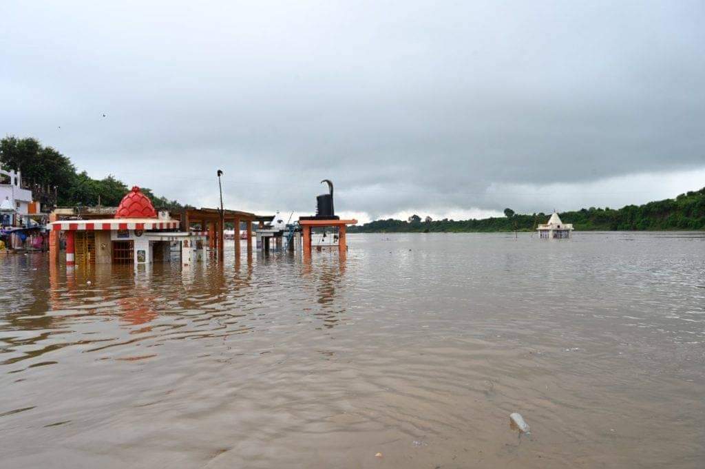 Ferries closed by barricades