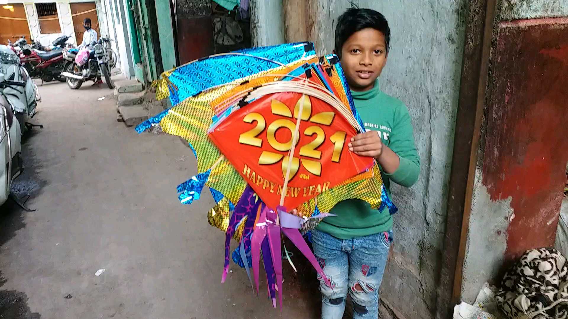 There is a kite flying program on Makar Sankranti in Jabalpur.