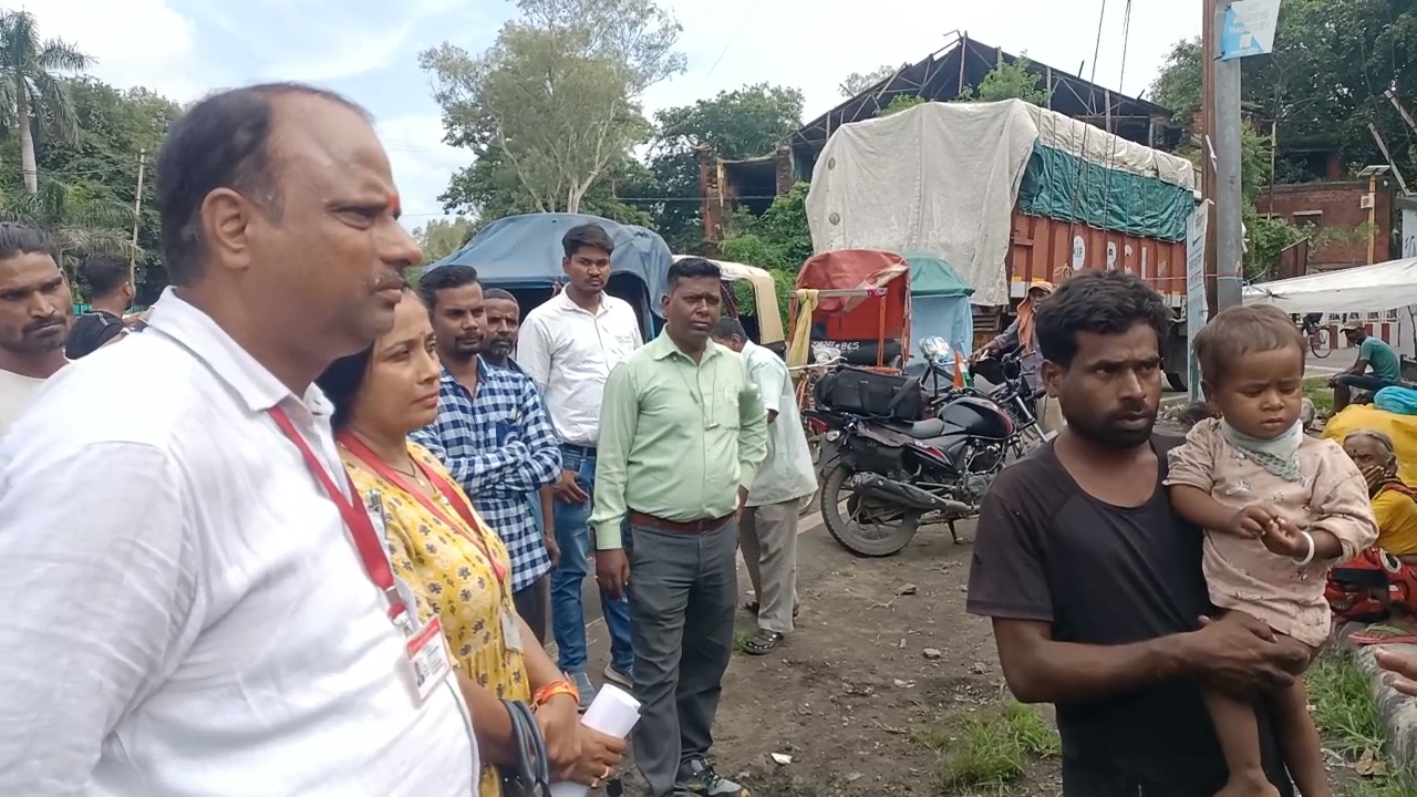 Jabalpur Drives Rikshaw