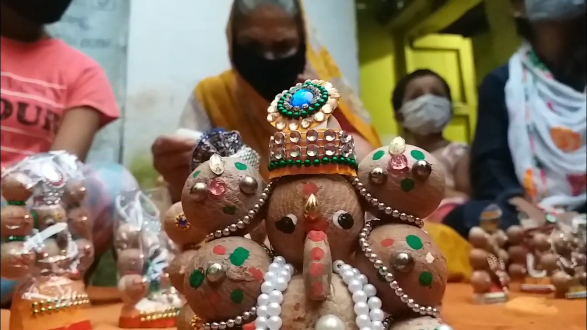 Yashoda Prajapati of Jabalpur makes eco-friendly Ganesh from betel nut