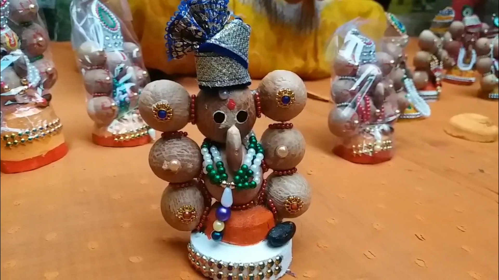 Yashoda Prajapati of Jabalpur makes eco-friendly Ganesh from betel nut