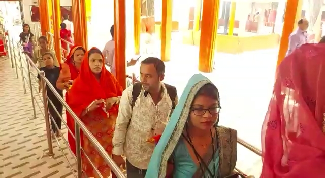 Tripura sundari temple crowd during Navratri