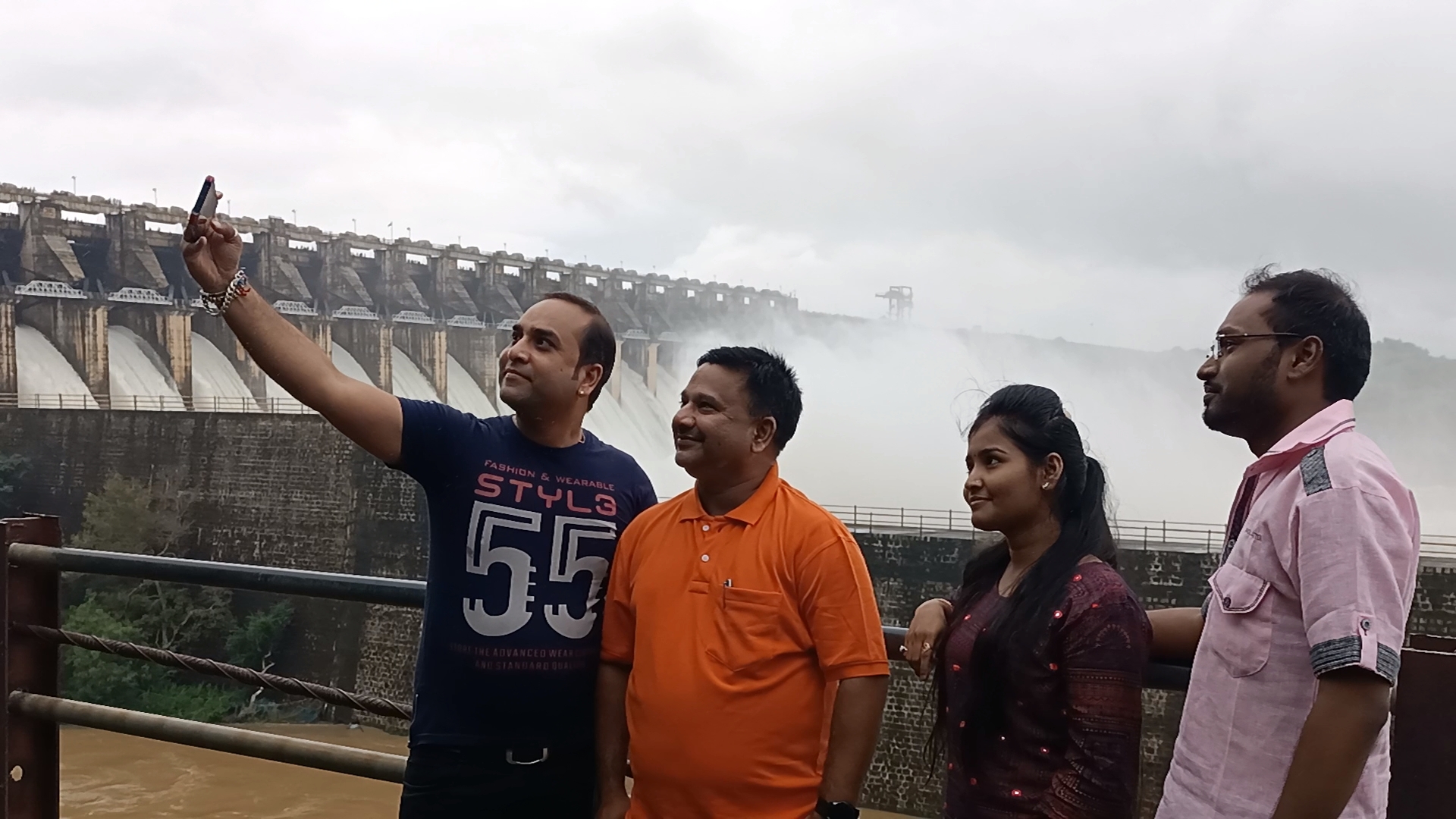 Tourist reaching to see Bargi Dam