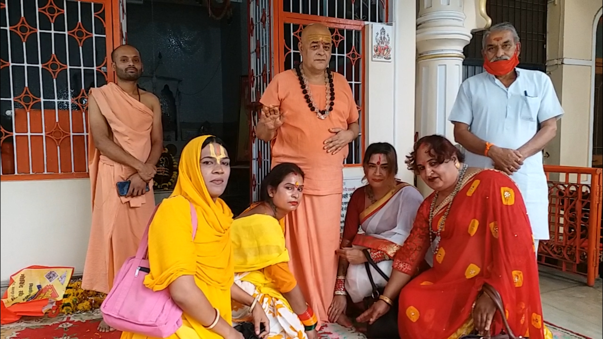 Eunuchs took swami akhileshwar nand ji guru deeksha