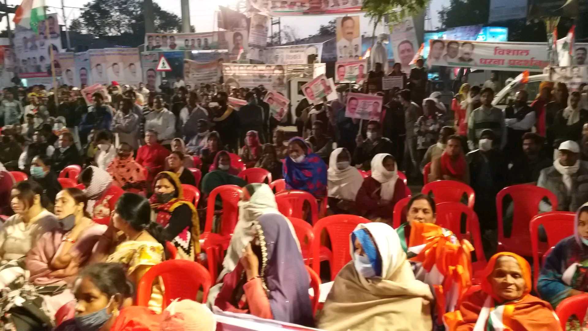 Congressmen protested at Damoh block of Jabalpur