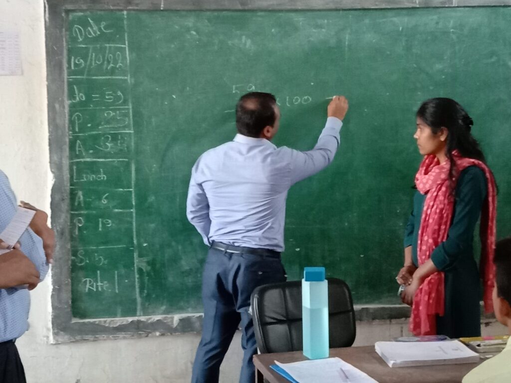 Jabalpur collector teaching children