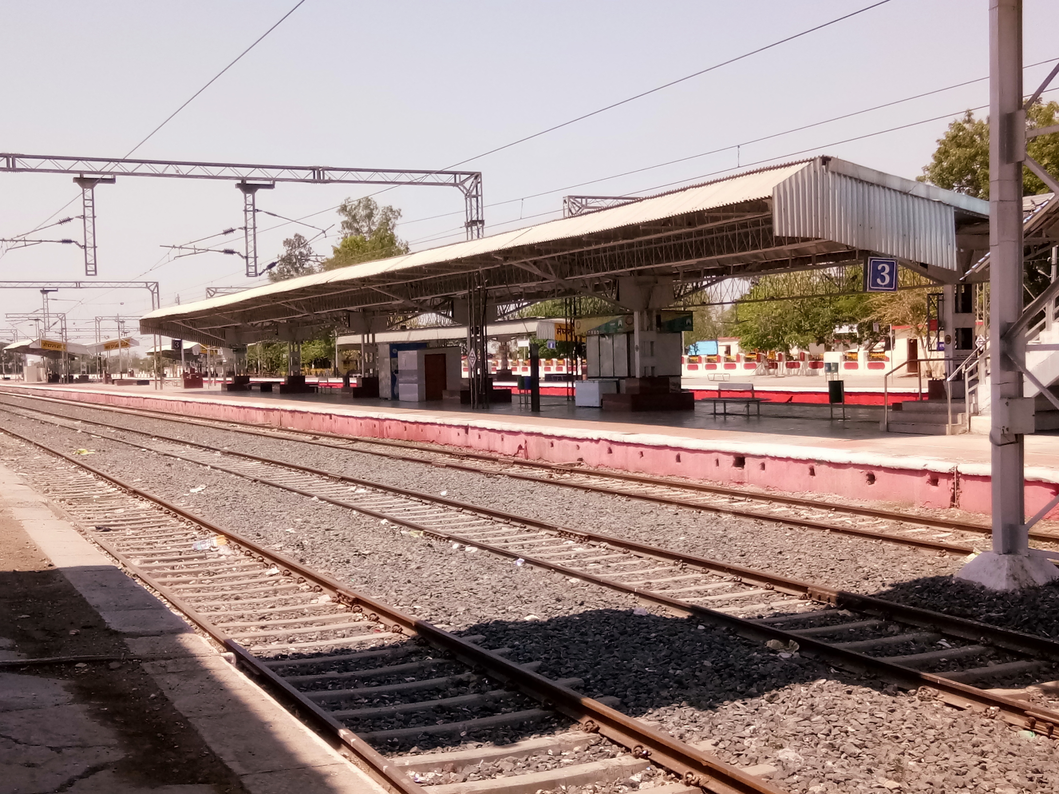 jhabua-meghnagar-railway-station-situation-in-lockdown