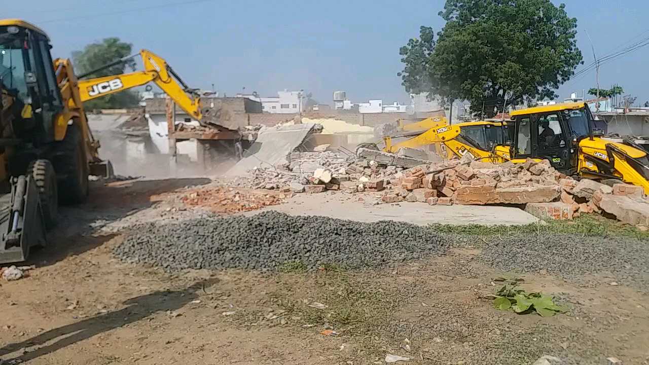 Encroachment removed from government land in Jhabua