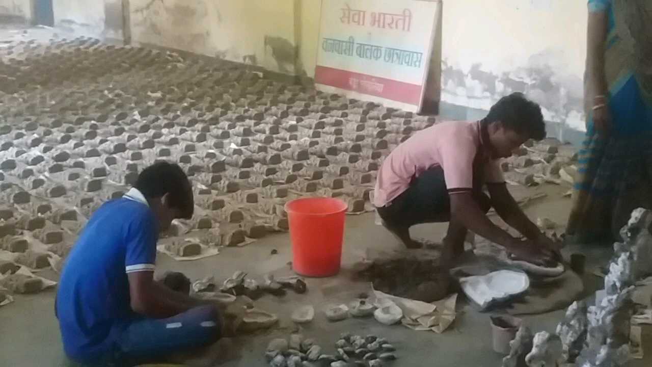 making of Ganesh idol