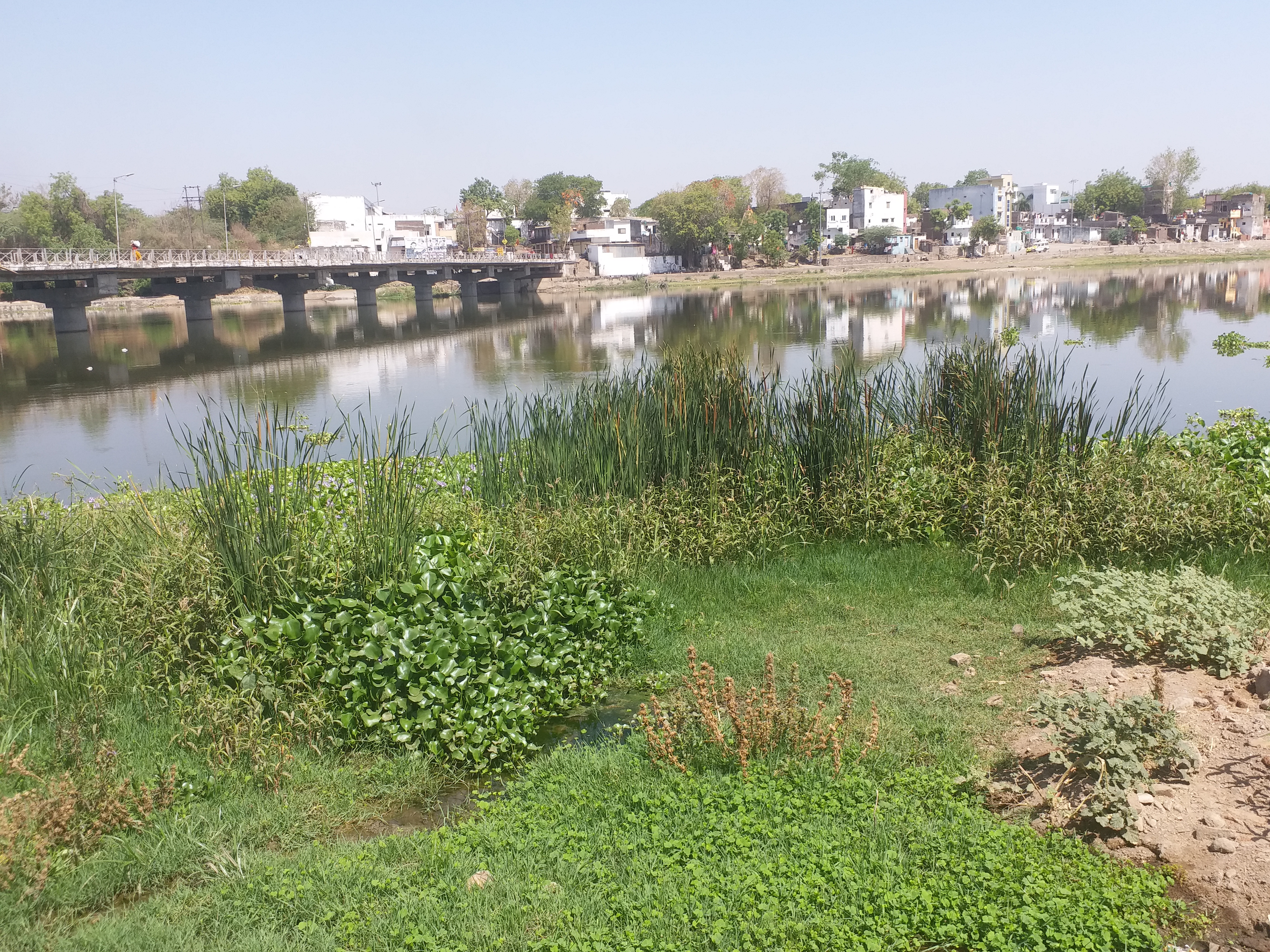 Administration careless about Kunda river in khargon